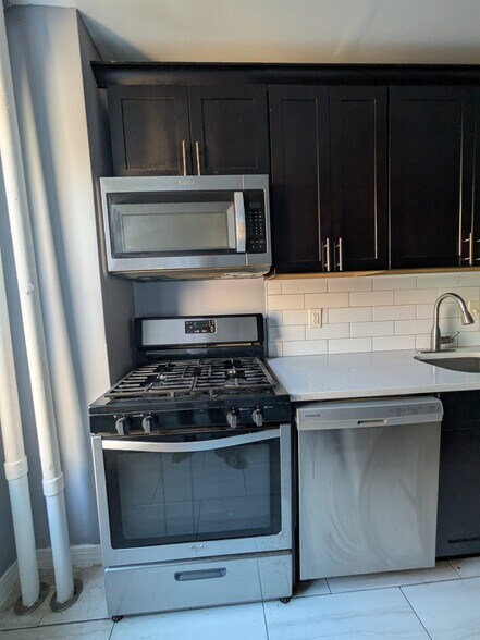 Building Photo - 43 W 29th St