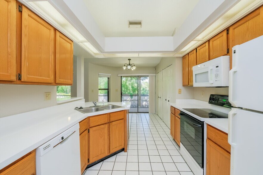 Building Photo - 5713 Erhardt Dr