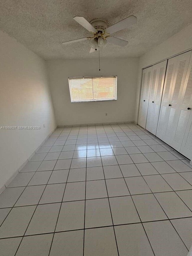 Building Photo - 613 NE 5th St