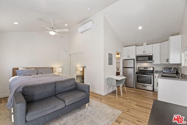 Building Photo - 19014 Bessemer St