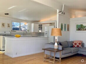 Building Photo - Great 2 bed, 1 bath property