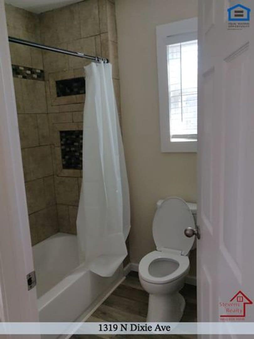 Building Photo - 1319 N Dixie Ave