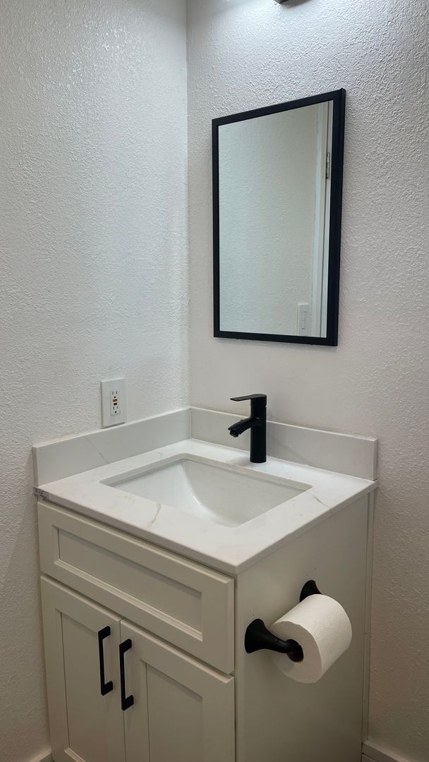 Building Photo - 3 bed 2 Bath Home Recently renovated single-family home in Fairfield,