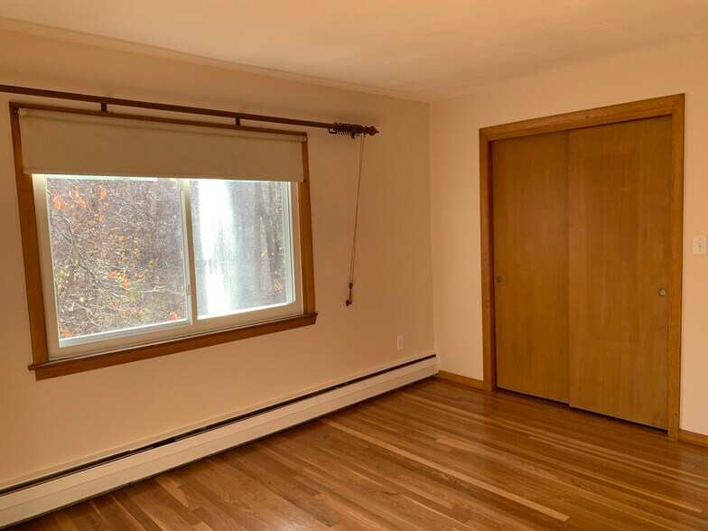 Bedroom - 96 Lionel Ave