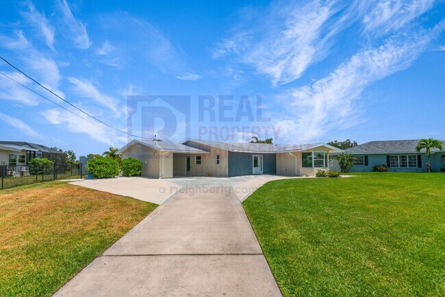 Building Photo - 411 Pine Tree Terrace
