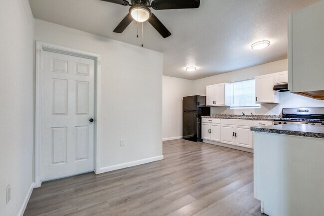 Building Photo - Elmwood Triplex