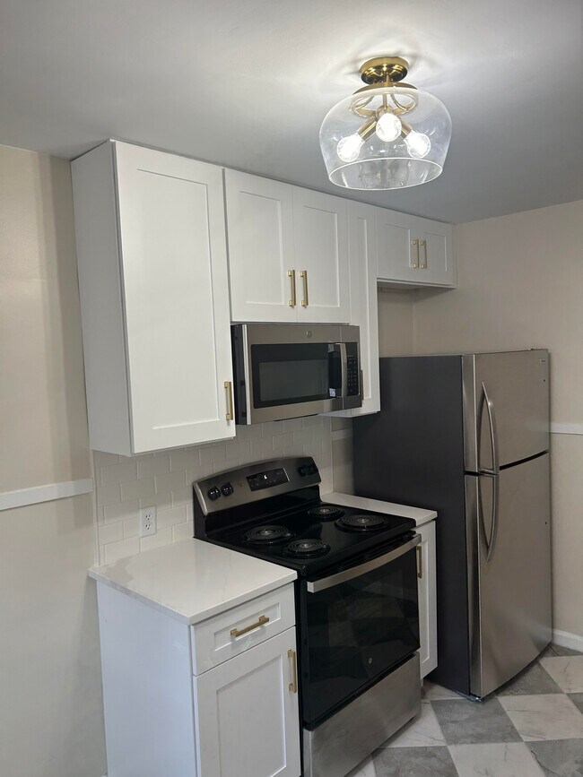 Building Photo - 4952 W 12th St