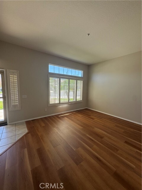 Building Photo - 1402 Sutherland Dr