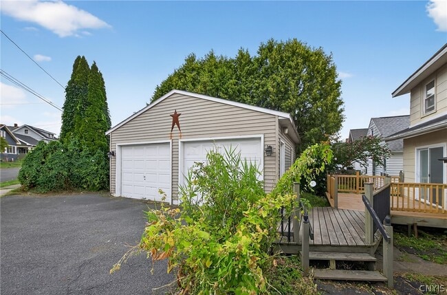 Building Photo - 111 Maplehurst Ave