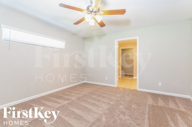 Building Photo - 1133 SW Eleuthera Ave