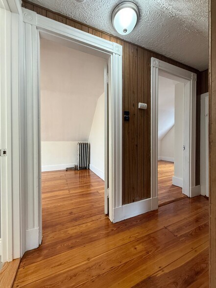 Building Photo - 5 Alcott St