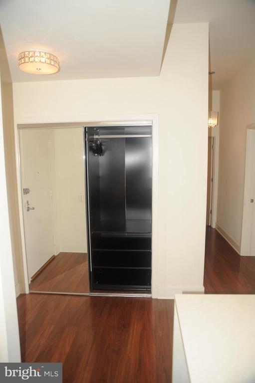 Primary Photo - 10401 Grosvenor Pl