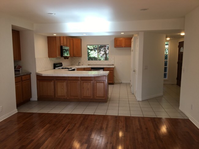 Building Photo - 16806 Mooncrest Dr