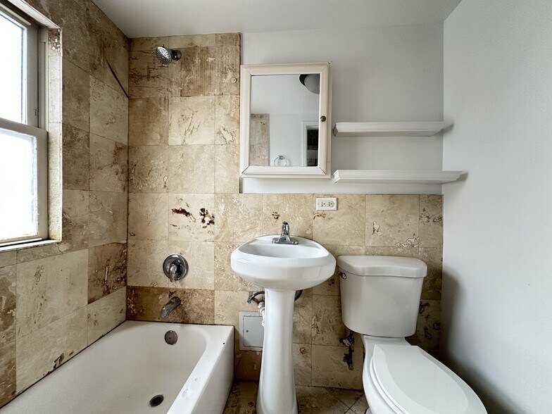 Building Photo - 7628 N Milwaukee Ave