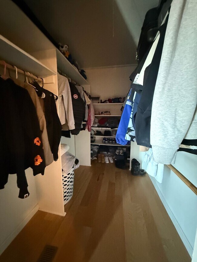 Building Photo - Dual Family Living - Horse Property - In Law Quarters