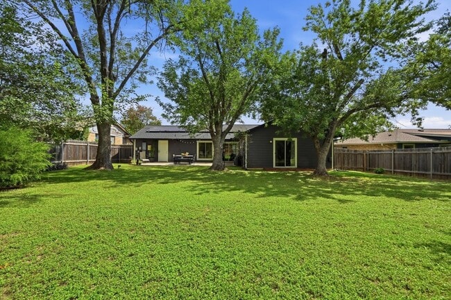 Building Photo - 1605 Springer Ln