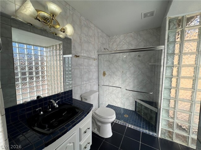 Building Photo - 6617 Baywood Ave