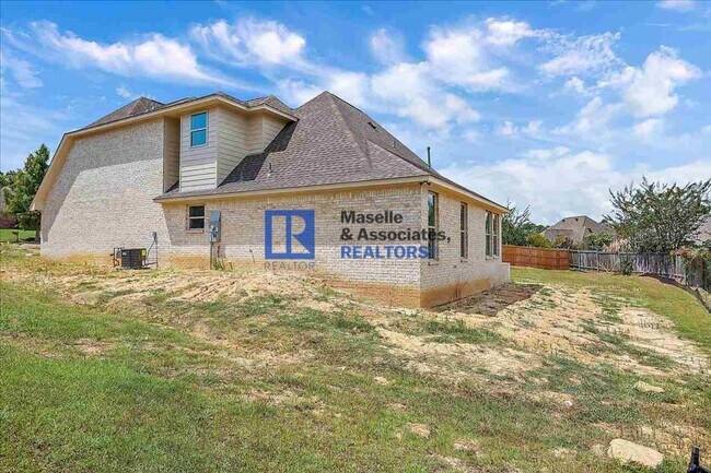 Building Photo - 206 Glen Trail