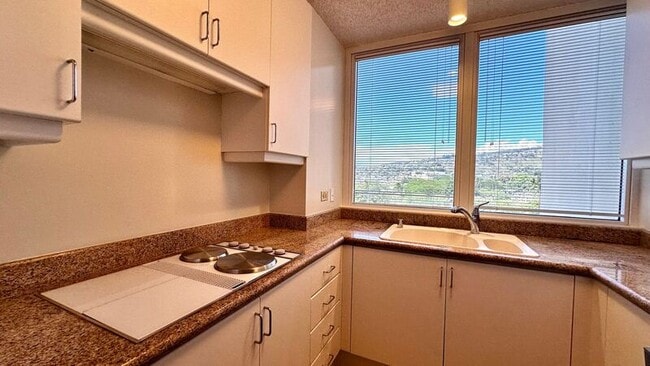 Building Photo - 2047 Nuuanu Ave