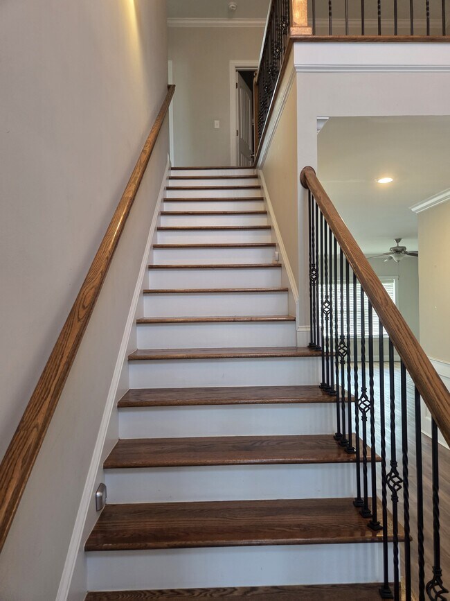 Building Photo - 2105 Thornbury Cove