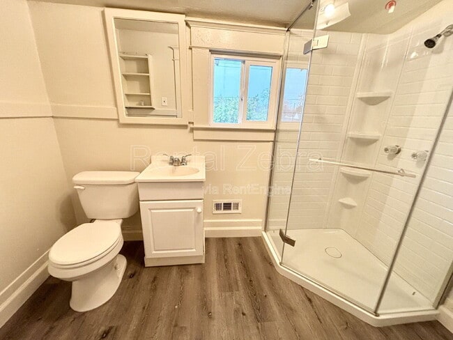 Building Photo - 107 W 19th St