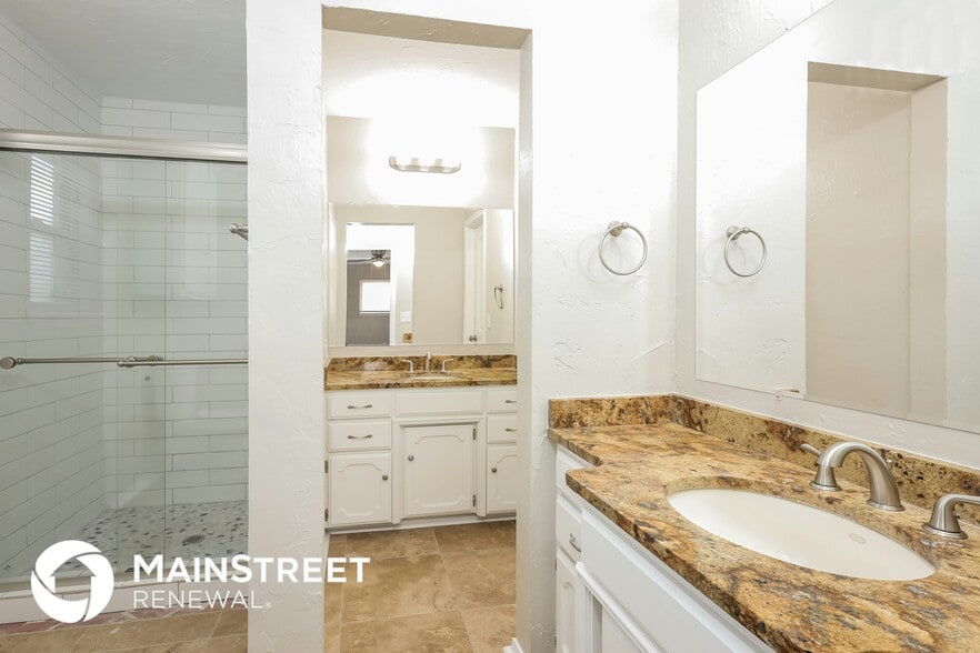 Building Photo - 2101 Westridge Dr