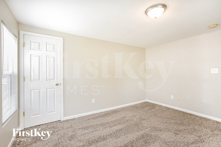 Building Photo - 3312 S Parker Ave