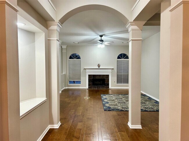 Building Photo - 16807 Laguna Springs Dr