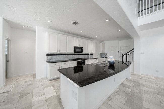 Building Photo - 1922 Lake Grayson Dr