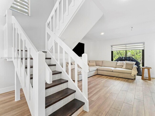 Building Photo - 10548 SW 112th Ave