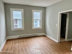 Building Photo - 37 2nd Ave