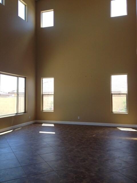 Building Photo - 27701 N Higuera Dr