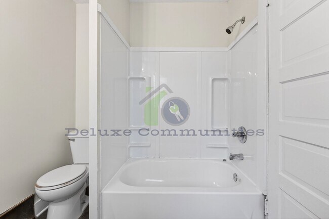 Building Photo - REMODELED 2 BEDROOM!! Move in Ready- Close to Cherry Hill