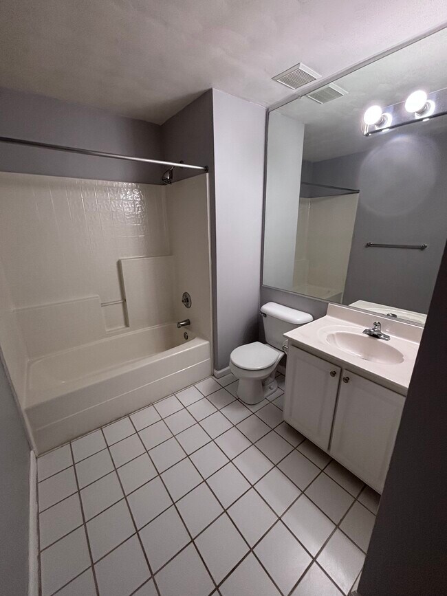 Building Photo - 900 Charnell Dr