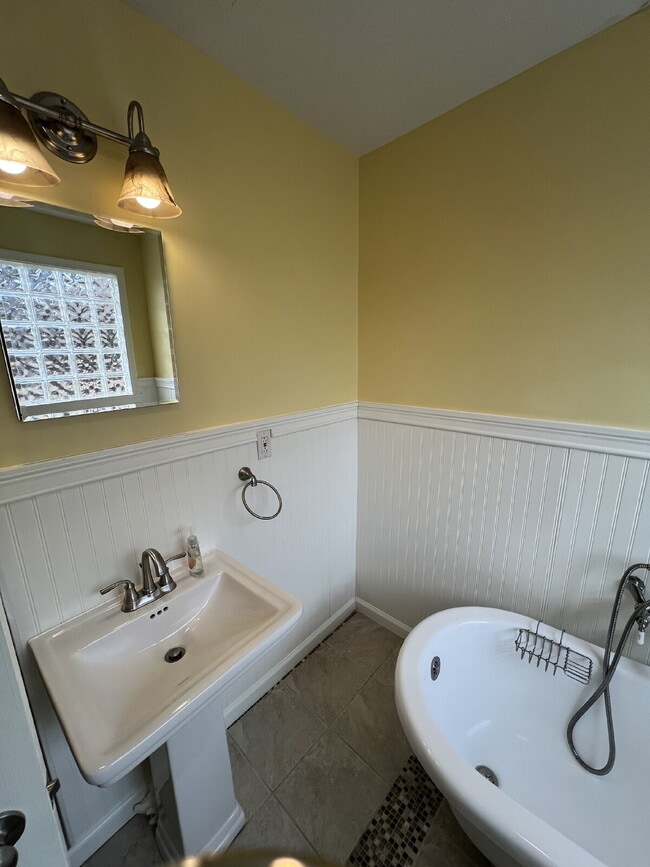 Building Photo - 1244 Mountain View Rd