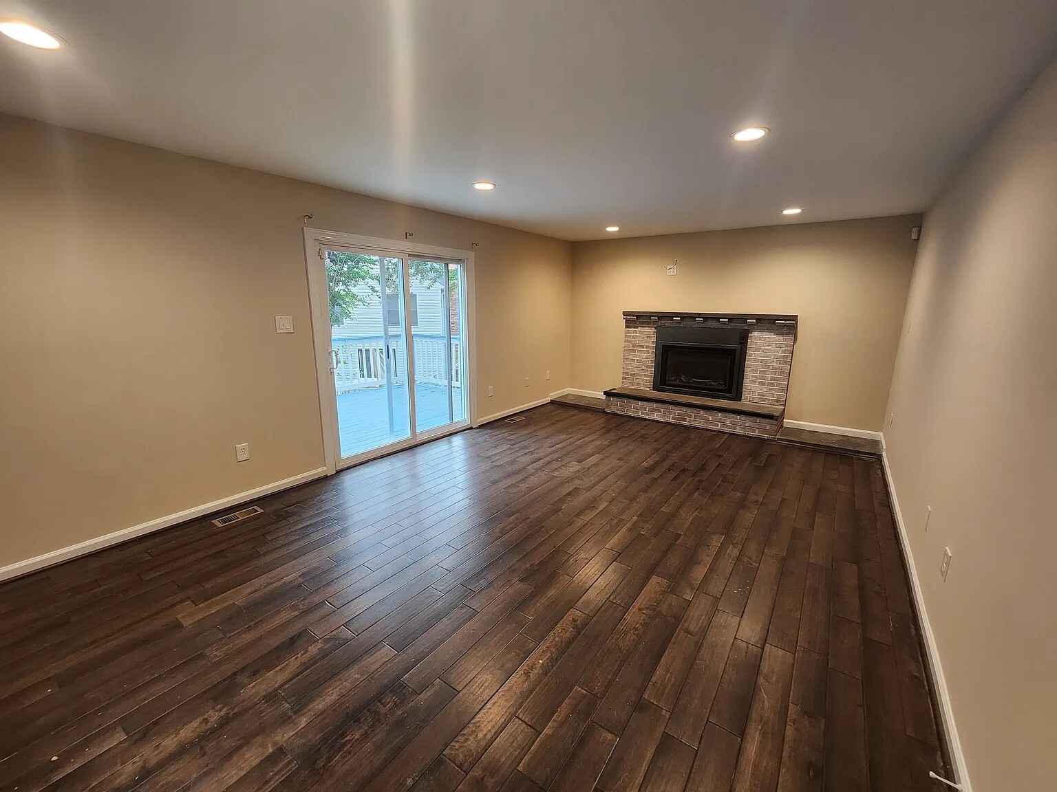 Building Photo - 721 Symphony Woods Dr