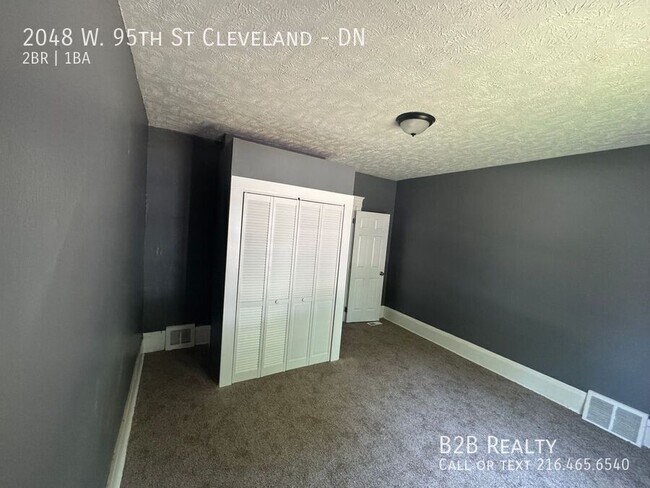 Building Photo - 2048 W 95th St
