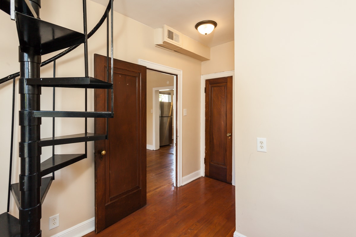 Building Photo - 2459 N Ashland Ave