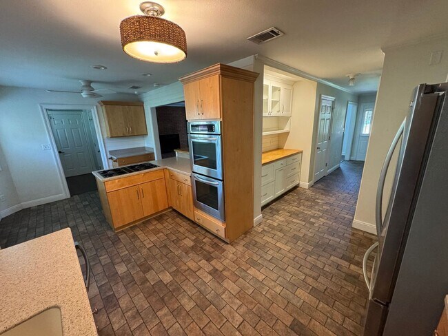 Building Photo - Pensacola - Inverness - 3 bedroom, 2 bathroom