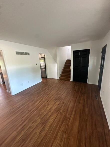 Building Photo - 221 Wedgewood Dr