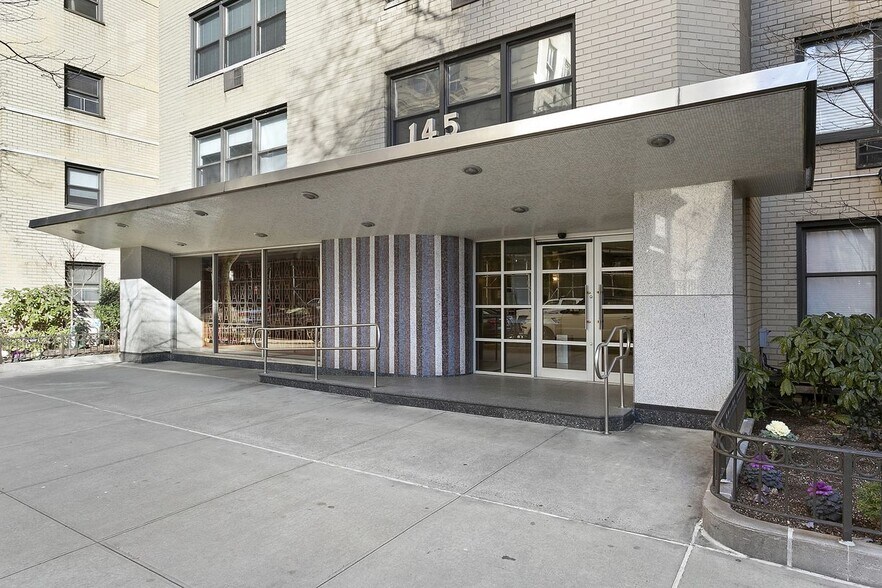 Building Photo - 145 E 15th St