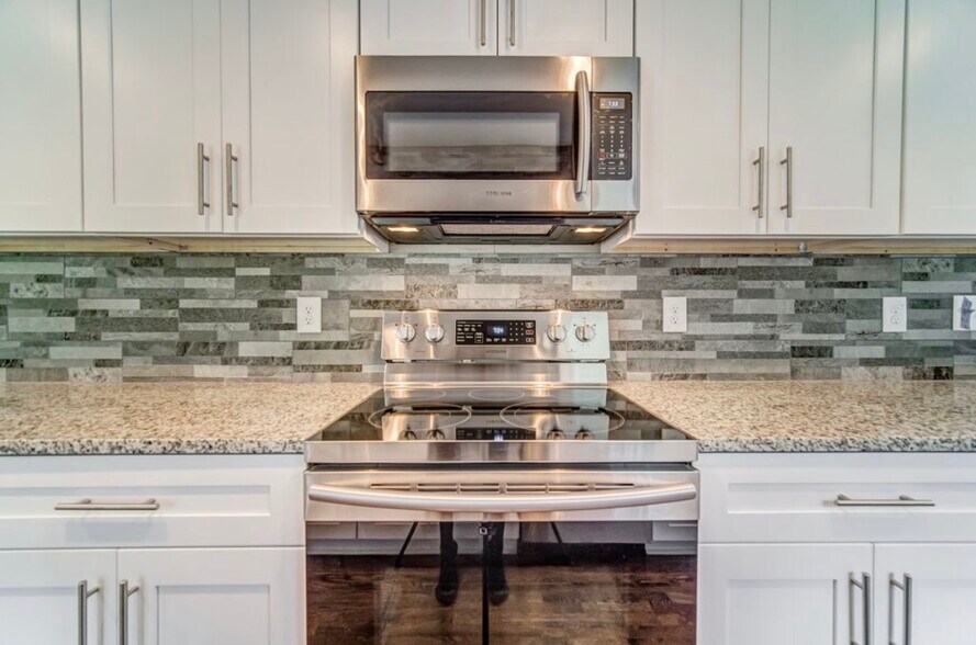 Building Photo - 1384 Westmont Rd SW