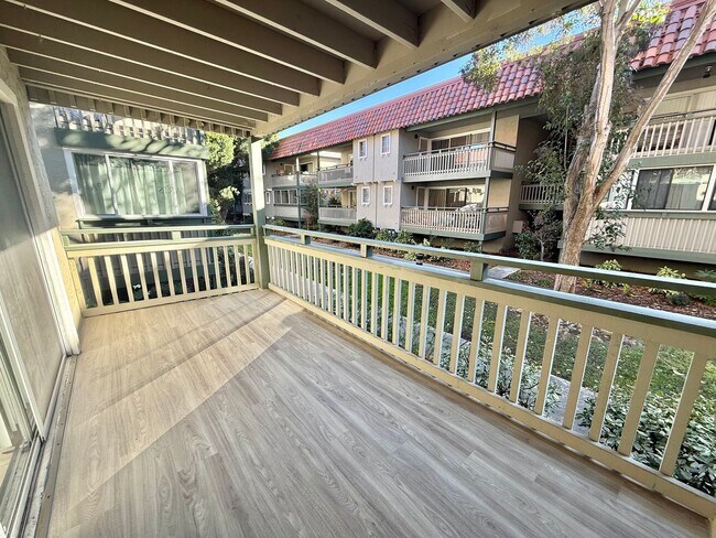 Building Photo - SANTA CLARA - Remodeled unit with patio, two parking spaces, community pool