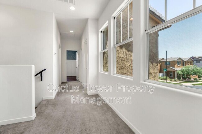 Building Photo - 2734 S Santa Rita