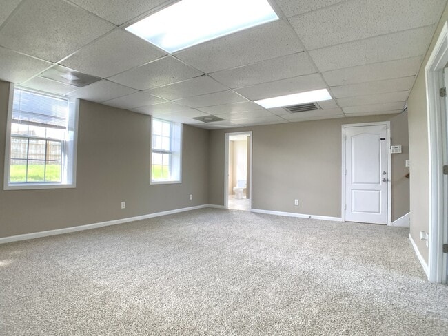 Building Photo - Flagstone Drive