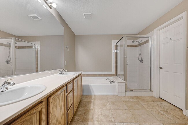 Building Photo - AMBER RIDGE Gated Beauty in Summerlin! 1600+ SF Condo