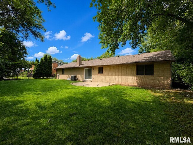 Building Photo - 122 W Morningside Dr