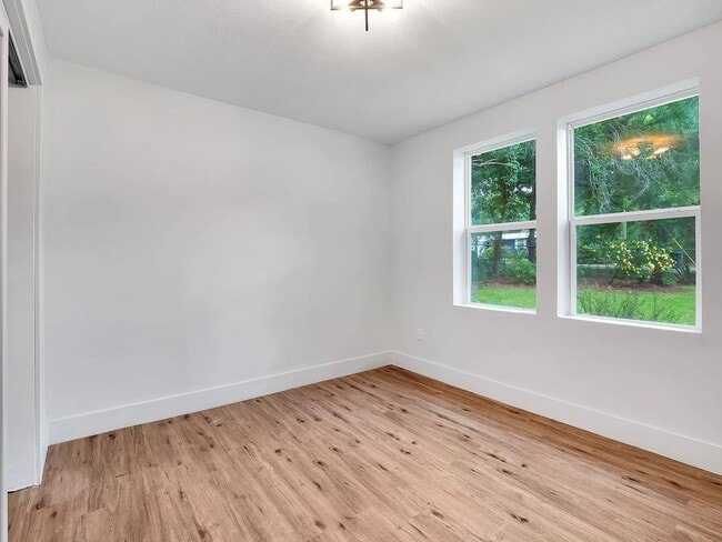 Guest Bedroom - 2912 Gerald Dr