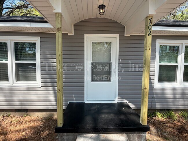 Building Photo - 702 E Phillips St