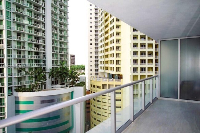 Building Photo - 1300 Brickell Bay Dr